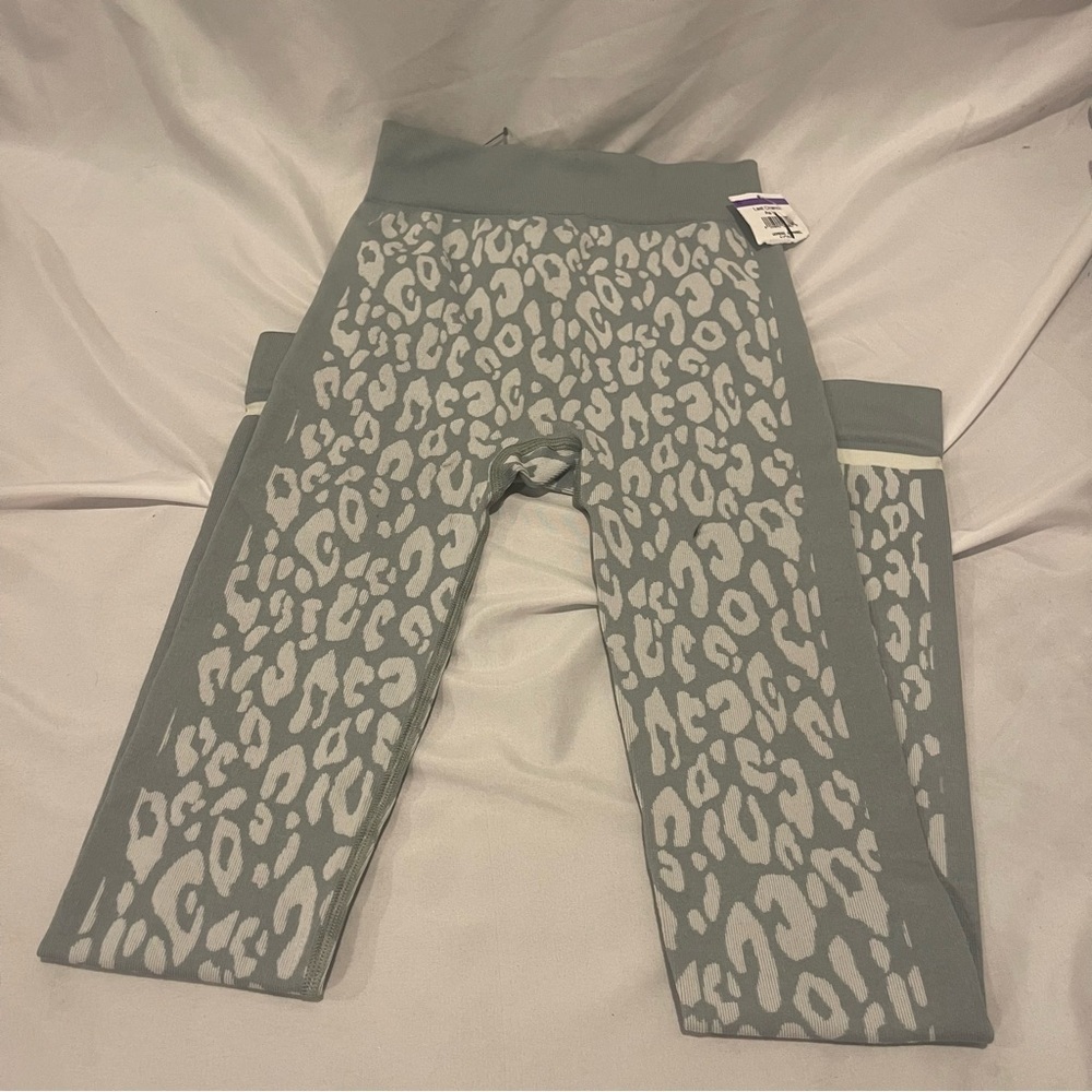 Sweaty Betty Leopard Jacquard Base Layer
Leggings Blue/Greenish Paint
Jacquard - Picture 8 of 10
